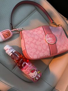 Pink Handbags Aesthetic, Outfit For Pink Bag, Coach Pink Purse, Outfits With Pink Purse, Strawberry Coach Bag, Coach Bag Pink, Coach Strawberry Bag, Coach Outlet Handbags