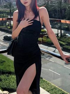 Старовинні випускні сукні 90 -х, чорне спагетті -ремінь Black Slip Dress With Side Slits, Chic Black Slip Dress With Side Slits, Black Square Neck Slip Dress For Party, Y2k Style Sleeveless Evening Dresses, Black Summer Dresses With Split Design, Black Summer Dress With Split Design, Black Maxi Dress With Split Hem For Summer, Black Split Design Dress For Summer, Evening Dress With Spaghetti Straps And Split Design