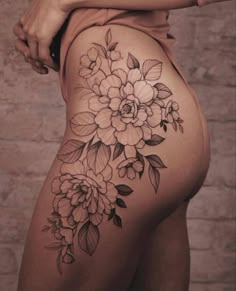 "The Art of Transformation: How Tattoos Can Change Lives" #tatuagens #tatuajes #tattoo #tattoos #tattooart #tattooartist #tattooideas #tattooinspiration #tattoodesign #tattooaddict #tattooed #tattooedgirls #tattooedguys #bodyart Leg Hip Tattoo, Small Tattoos Aesthetic, Friendship Symbol Tattoos, Floral Hip Tattoo, Tattoos Pretty, Mini Tats, Tattoos Aesthetic