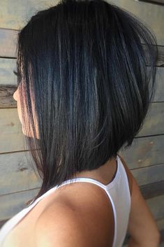 Haircut Short Back Long Front Women, Shoulder Length Hair Stacked In Back, Modern Haircuts For Medium Hair, Stacked Bob Haircut Brunette, Wavy Bobs Hairstyles, Medium Length Inverted Bob With Layers, Medium Length Haircut Bob, Cool Bob Haircut, Degree Haircut