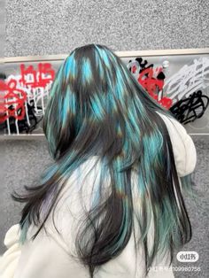 Hair Dye Ideas For Long Hair, Cool Hair Dye Colors, Dyed Jellyfish Hair, Unique Hair Dye Patterns, Pattern Hair Dye, Blue Stripes Hair, Creative Color Hair