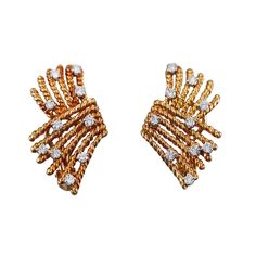 Pair of 18k yellow gold V Rope earrings, crafted by Jean Schlumberger for Tiffany & Co, set with aoorix, 0.91ctw G/VS diamonds. Retail $15600. DESIGNER: Tiffany & Co MATERIAL: 18k Yellow Gold GEMSTONES: Diamond DIMENSIONS: Earrings are 32mm x 20mm. MARKED/TESTED: Tiffany, Schlumberger, 18k. WEIGHT: 15.9 grams CONDITION: Previously Owned / Excellent Condition. Tiffany Schlumberger, Rope Earrings, Jean Schlumberger, Tiffany Jewelry, Vs Diamond, Diamond Gold, Selling Jewelry, Estate Jewelry, Ring Bracelet