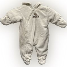 Vintage Unisex Baby Ivory Fleece Onesie By Classic Winnie-The-Pooh For Dillard’s Or Nordstrom (Can’t Recall Which) With Enclosed Footies And Hand Covers. Pooh Face And Ears On The Top Of Feet And Bear Ears On The Hood Make This Super Adorable And Warm. Diagonal Front Zip Closure For Easy Dressing, Changing, And Removal. Never Worn And In Excellent, Like-New Condition. Pooh Baby, Bear Ears, Easy Dressing, Unisex Baby, Vintage Baby, Kids Jacket, Cream White, Simple Dresses, Winnie The Pooh