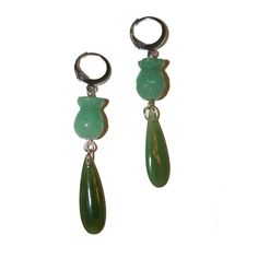 "Vintage Jade Pineapple Earrings. I made these using vintage authentic, hand carved jade pieces. Because of this, each piece may vary slightly in color. These measure 2.25\" long." Traditional Jade Drop Earrings, Vintage Jade Round Earrings, Luxury Green Jade Earrings, Vintage Green Clip-on Drop Earrings, Vintage Jade Jewelry Hand-strung, Pineapple Earrings, Fruit Earrings, Carved Jade, Jade Carving