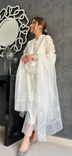 White Salwar Suit, Summer Style Aesthetic, Fashion Designer Aesthetic, Summer Style Outfits, Style Outfits Summer, Summer Fall Outfits, Summer Vibes Aesthetic, White Dress Outfit, Stylish Kurtis Design