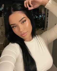 Jet Black Hair Pale Skin, Black Hair Light Eyes, Black Hair And Tattoos, Black Hair Baddie, Natural Makeup Aesthetic, Women With Black Hair, Feminine Baddie, Black Hair Woman, Black Hair White Skin