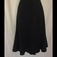 This Solid Black Skirt With Side Zip Is The Perfect Wardrobe Staple. Versatile Enough For The Office Or Date Night, It’s Definitely A Closet Foundation Piece. It Is In Perfect Condition, And New With Tag. Please Refer To Photos For Measurements Smoke Free, Pet Free Home All Reasonable Offers Considered Bin A Broomstick Skirt, Retro Skirt, Festival Skirts, Black Tulle, Floral Midi Skirt, Career Wear, Hem Skirt, Perfect Wardrobe, Gray Skirt