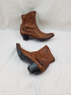 Hello dear buyer. You will love these cute, fashionable light brown ankle buckle boots for women. Handmade, in a single copy. Rare vintage boots from the 90s. These low-heeled boots with a skirt look very nice. Soft leather made this shoe very comfortable. Paul Green these unique boots will complement any of your looks. Boots with a pointed toe and beautiful are always elegant shoes. Rare vintage supply. Original 90s style. Good condition. Materials: leather The shaft circumference - 9 Inches Bo Vintage Fall Boots With Stacked Heel, Vintage Boots With Stacked Heel For Fall, Fall Wide Calf Moto Boots With Square Toe, Fall Moto Boots With Wide Calf And Square Toe, Vintage Faux Leather Boots For Fall, Vintage Ankle Boots With Stacked Heel, Western Style Square Toe Moto Boots For Winter, Western Style Moto Boots With Square Toe For Winter, Vintage Wide Calf Leather Mid-calf Boots