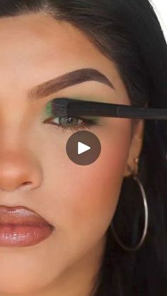 964K views · 23K reactions | Makeup verde con glitter #anabelladeconstanza #delineado #makeup #eyeliner | Anabella de Constanza | flora cash · You're Somebody Else (Nikodem Milewski Remix) You're Somebody Else, Flora Cash, Makeup Verde, Eye Makeup Pictures, Somebody Else, Makeup Pictures, Makeup Eyeliner, Insta Makeup, Beauty Make Up