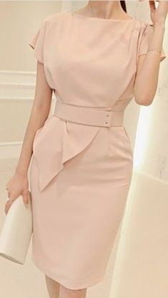 Work Dresses Professional, Outfits Woman, Dress Work, Asymmetric Dress, Midi Ruffle Dress, Stylish Work Outfits, Street Style Trends, Dress Short Sleeve, Work Dress