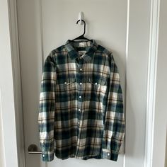 American Eagle. Green, Navy, Cream Plaid Flannel. Size Xl. Never Worn. Green Flannel Button-up Shirt, Green Relaxed Fit Button-up Flannel Shirt, Green Cotton Button-up Flannel Shirt, Green Relaxed Fit Cotton Flannel Shirt, Green Casual Flannel Shirt With Pockets, Green Cotton Flannel Shirt With Relaxed Fit, Green Relaxed Fit Flannel Shirt For Fall, Casual Green Flannel Shirt With Pockets, Green Flannel Shirt For Winter