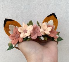 These beautiful fox or squirrel ears are orange with a white inside and black accents.  They sit on soft nylon headband perfect for the tinest littles. All flowers and ears are 100% handmade by me using wool felt. Perfect for parties and for ages newborn and up! Each piece is unique. Our items are handmade with attention to detail in a smoke free environment. Measures approximately : lenth 6.5 inches (17,5 cm) Many other stiles and colors of cute hair clips&bows, funny headbands, shiny crowns, f Woodland Headband, Felt Fox Ears, Fox Ear Headband, Orange Cat Ears Headband, Fawn Headband, Fox Headband, Flower Choker, Woodland Birthday, Animal Ears