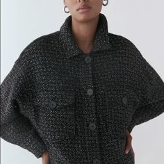 Looks Like Classic Tweed Yet More Relaxed Overshirt Look. Love Button Details Zara Overshirt Women, Zara Trends, Zara Fall, Zara Tweed, Flowing Blouse, Long Coat Jacket, Zara New, French Women, Moving Sale