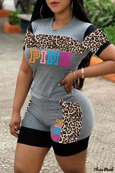 Olivia Mark - Womens Blue Letter Print Leopard Patchwork O-Neck Short Sleeve Two-Piece Casual Ensemble Casual Pink Patchwork Sets, Casual Pink Color Block Sets, Grey Two Piece, Style Bleu, Mode Rose, Blue Two Piece, Two Piece Short Set, Style Noir, Yellow Fashion