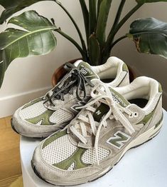 Aesthetic Sneaker Outfits, Vintage Sneakers Aesthetic, 2023 Sneakers, New Balance 991, Dad Shoe, Dr Shoes, Shoe Wishlist, Dad Shoes, Double Denim