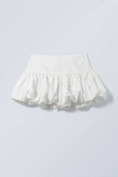 balloon mini skirt - White | Weekday GB Balloon Mini Skirt Outfit, White Bubble Skirt, Ballon Skirts, White Skirt Aesthetic, Outfits With White Skirt, Mini White Skirt, Cute White Skirt, Short White Skirt, White Jean Skirt