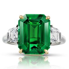 7.02 carat Emerald Green Tsavorite with French Cut Trapezoid Diamonds weighing .86 carats set in a Platinum and 18k Yellow Gold ring. Emerald Green Inspiration, Natural Emerald Rings, Contemporary Ring, Jewels Rings, French Cut, Expensive Jewelry, 18k Yellow Gold Ring, Engagement Ring Cuts, Emerald Jewelry