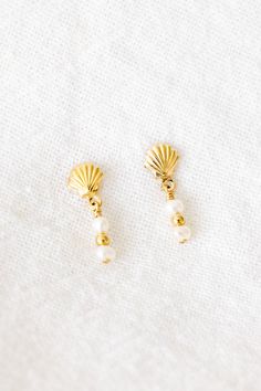 14k gold filled seashell studs with 3mm freshwater pearls and 2.5mm 14k gold filled beads Sold as a pair Please note: all earrings are final sale Gold Dainty Earrings With Tiny Beads, Dainty Gold Earrings With Tiny Beads, Freshwater Pearls, Fresh Water, Sea Shells, Final Sale, Gold Filled, Shells, Beads