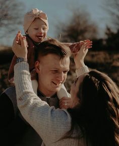 Family Of 3 Holiday Photo Ideas, Two Family Photo Shoot Ideas, Seated Family Photos, Family Grandparents Photography, Family Campfire Photoshoot, Cute Family Pictures With Baby, Fall Family Pictures Poses For 3, Outdoor Fall Photoshoot Ideas