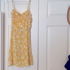 Brand New. Never Worn. Tags Still On. Yellow Floral Sundress. Size M. Yellow Sundress For Brunch, Yellow Floral Print Sundress, Yellow Floral Print Sundress For Daytime, Yellow Sundress For Spring, Yellow Sleeveless Midi Dress For Daytime, Yellow Flowy Midi Mini Dress, Yellow Floral Sundress For Daytime, Yellow Flowy Midi Sundress, Yellow Midi Length Sundress