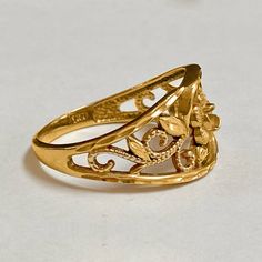 Classy Ring, Beautiful Gold Rings, Gold Finger Rings, Wedding Classy, Cute Engagement Rings, Gold Rings Simple, Fancy Jewellery Designs, Birthday Message, Gold Rings Fashion