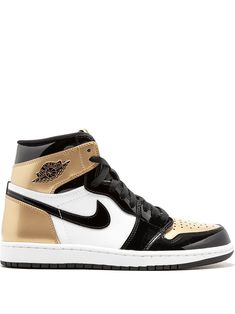 Supplied by a premier sneaker marketplace dealing with unworn, already sold out, in demand rarities. Each product is rigorously inspected by experienced experts guaranteeing authenticity. Released in 2019 for the NBA All-Star Weekend, the Air Jordan 1 Retro High "Gold Toe" sneakers from Jordan are a legendary remake of the classic. Finished with a summit gold toe cap and ankle panel, this high-top pair is not only a signature, but it's a highly-sought-after silhouette. Featuring a round toe, a f Tenis Nike Jordan, Fye Shoes, Air Jordan 1s, Jordan Shoes Girls, Teen Clothes, All Nike Shoes, Gold Sneakers, Nike Gold, Air Jordan Sneakers