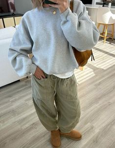 Carrie Bankston Outfits, Carrie Bankston, Capsule Style, 2025 Mood, Fall Outfits For School, Comfy Chic, Fall Fits, Winter Fits