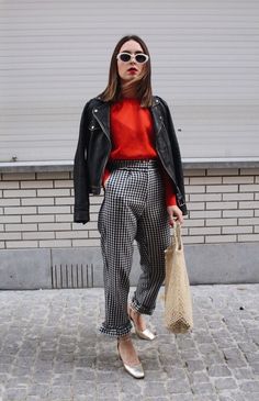 Chique Outfits, Elegante Casual, Mode Casual, Cindy Crawford, Mode Inspo, Plaid Pants, Work Outfits Women, Red Shirt