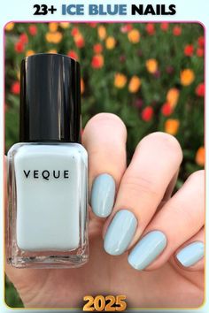 Classic oval-shaped ice blue nails with a timeless appeal. This versatile style works for all seasons, adding elegance to both casual and formal outfits.