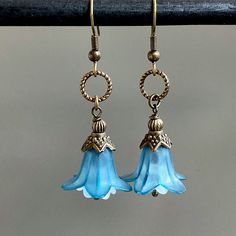 "Flower Earrings - Teal Blue Lucite Flowers with Teal Glass Crystals dangle from Twisted Antiqued Brass Circles. The flowers are topped with Antiqued Brass Beadcaps. These are lightweight earrings, making them comfortable to wear. Antiqued Brass Earwires Earrings measure 2\" from top of earwires to bottom of flowers." Floral Dangle Earrings, Creative Earrings, Woman Birthday, Teal Glass, Victorian Earrings, Jewelry Nature, Earrings Making, Garden Gift, Floral Jewelry