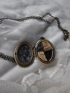 Materials used: Brunette and blonde women's hair This is my attempt to revive the Victorian art of mourning jewellery, popular in the 19th century. My piece is not ancient, coming from these times! It's made in 2024, but in Victorian style.  Inside the locket, you'll find pieces of hair which I combined together to create a chequered pattern.  Find me on social media for more exclusive photos and sneak peeks! Custom orders are also open, just hit me in DM here or on IG: @sick.amore.art Ethics: N Handmade Victorian Locket Necklace For Memorial, Hair Artwork, Victorian Hair, Victorian Hairstyles, Claw Necklace, Victorian Art, Modern Hairstyles, Blonde Women, Memento Mori