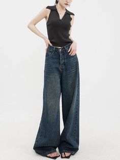 Wide denim pants that are great for casual outfits.

The firm denim fabric gives it a mature look.

A highly recommended item that goes well with any top.
◾️Model
Height/Weight：163cm(64.1in)/44kg(97.0lb)
Fitting Size：S





Cm
(inches)

Length
Waist
Hip


S
106(41.7)
62(24.4)
92(36.2)


M
108(42.5)
66(25.9)
96(37.7)


L
110(43.3)
70(27.5)
100(39.3)


XL
112(44.0)
74(29.1)
104(40.9) Casual Full Length Dark Wash Jeans, Denim Blue Cargo Jeans, Dark Wash Wide Leg Jeans With Five Pockets, Baggy Dark Wash Straight Leg Jeans, Baggy Wide Leg Jeans With Five Pockets, Baggy Jeans With Wide Legs And Five Pockets, Baggy Wide Leg Denim Jeans, Baggy Wide-leg Jeans, Casual Dark Wash Wide-leg Pants