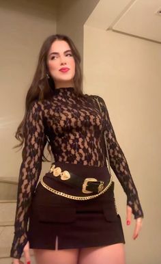 Black Lace Shirt Outfit Classy, Outfits Com Botas, Bad Fashion Trends, Ny Outfits, Bad Fashion, Christmas Outfit Ideas, Best Winter Outfits