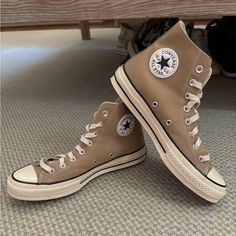 Brand New Size 10.5 Women Outfits With Beige Converse, Brown Converse Aesthetic, Light Brown Converse, Fall Converse, Tan Color Shoes, Tan Converse, Beige Converse, Converse Aesthetic, Brown Converse