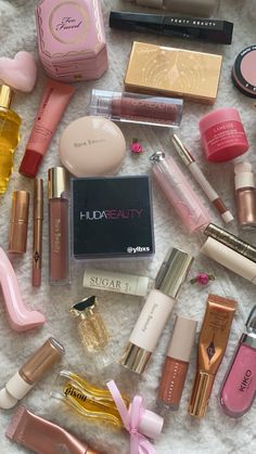 Glamour Makeup Looks, Bath And Body Works Perfume, Ethereal Makeup, Makeup Aesthetic, Simple Eye Makeup, Glowing Makeup