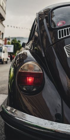 the back end of an old black car