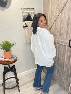 This top is amazing! Don’t be afraid of it being oversized! It’s lightweight and airy, and perfect for year round wear! Wear it out with leggings or tucked with denim! I’m in a medium/large, my true size. Most people size down on this. If you're petite, this might not be the top for you, unless things very oversized. Oversized Blouse For Casual Gatherings, Oversized Button-up Top For Casual Gatherings, Oversized Blouse With Shirttail Hem For Loungewear, Oversized Trendy Blouse For Loungewear, Chic Oversized Blouse For Casual Gatherings, Oversized Versatile Tops For Casual Gatherings, Casual Batwing Sleeve Loungewear Blouse, Oversized White Top For Casual Gatherings, Casual Oversized Blouse For Everyday