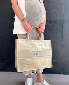 Black Crocodile Embossed Travel Tote Free Product, Comfortable Design, Travel Tote, Full Grain Leather, Leather Tote, Straw Bag, Medium Size, Burlap Bag, Large Size