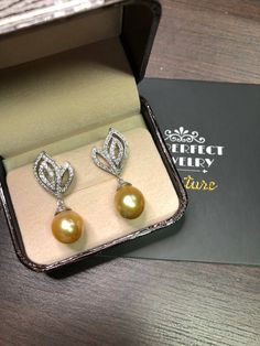 We are presenting you A PAIR OF matching SOUTH SEA PEARLS with LUSTROUS GOLDEN color. SET IN HANDCRAFTED, 18K SOLID GOLD DROP EARRINGS. ACCENTED WITH 116 E/VS, SPARKLING ROUND BRILLIANT DIAMONDS! IN CASE OF RETURN FOR US BUYERS. BUYERS MAY SEND THE ITEMS BACK TO OUR US-BASED OFFICE IN SALT LAKE CITY, UTAH ONLY ONE ITEM AVAILABLE!! NO DUPLICATES!! WHAT YOU SEE IN THE PICTURES IS WHAT YOU WILL GET SOLIDLY HANDCRAFTED EARRINGS! SUGGESTED RETAIL VALUE: $9,880 PEARLS: Size: 12 x 11 mm Shape: Oval/Rou Luxury Teardrop Bridal Earrings For Formal Occasions, Luxury Drop Pearl Earrings For Formal Occasions, Luxury Drop Pearl Earrings For Formal Events, Luxury Pear-shaped Bridal Earrings For Formal Occasions, Yellow Gold Drop Bridal Earrings For Formal Occasions, Formal Yellow Gold Drop Bridal Earrings, Luxury Pear-shaped Earrings For Party, Luxury Pear-shaped Pearl Earrings, Luxury Gold Pear-shaped Earrings