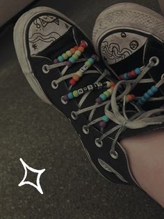 Converse Beads, Converse Drawing, Cute Converse, Painted Canvas Shoes