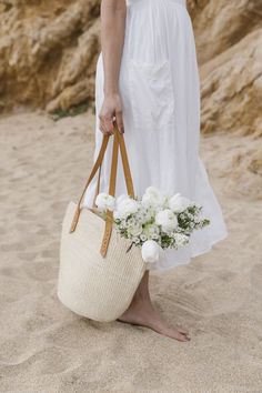 This cute and creamy Woven Sisal tote is the perfect size for your daytime outings. Roomy enough for your daily necessities, and a bouquet of course! Handwoven Throw, Bohemian Bags, Sustainable Shopping, Bags Handmade, Daily Necessities, Scandi Style, Casual Tote, Beach Tote, Style Chic