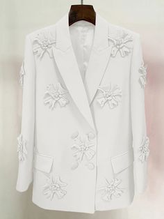 Keep your wardrobe in full bloom with this Flower Applique Blazer! This trendy blazer will have you looking sharp and stylish, with an eye-catching floral pattern sure to turn heads. Whether you're attending a big meeting or brunch with friends, you'll feel effortless and extra special! Decoration: Appliques Closure Type: Double Breasted Material: Polyester Flower Blazer, Trendy Blazers, Slim Blazer, Modern Womens Fashion, Porto Rico, Loose Coats, Floral Blazer, Loose Outfit, Flower Applique