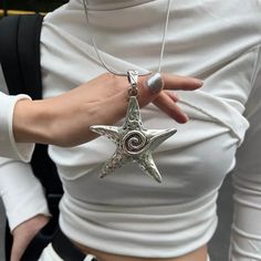 Chunky Starfish Pendant Necklace 🌟 Metal Starfish Charm Jewelry, Starfish Charm Jewelry For Parties, Party Jewelry Starfish Charm, Starfish Charm Party Jewelry, Necklace Video, Tabi Shoes, Starfish Pendant, Diy Bracelets Patterns, Bracelets Patterns