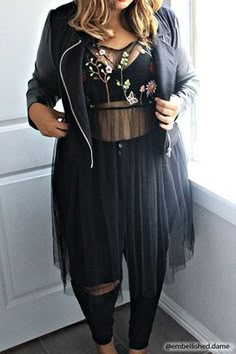 Short Plus Size Fashion, Sheer Embroidered Dress, Fall Trends Outfits, Looks Black, Plus Size Fashion For Women, Women Sweater, Black Women Fashion, Curvy Outfits, Outfits Casuales