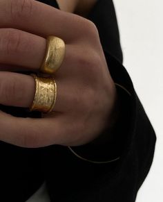 Gold Ring Aesthetic, Rings Multiple, Ring Aesthetic, Stacked Rings, Bijoux Art Nouveau, Multiple Rings