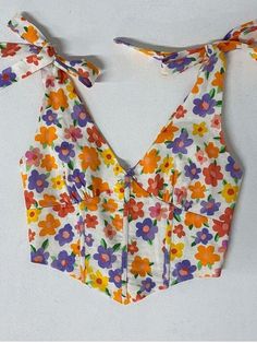 Linen Bustier, V Neck Crop Top, Parisian Life, Diy Vetement, Diy Sewing Clothes, Vintage Floral Print, How To Make Clothes, Moda Vintage, Neck Crop Top