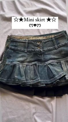 Denim Mini Skirt Outfit, How To Make Jeans, Jean Skirt Outfits, Y2k Mini Skirt, How To Make Skirt, Denim Skirt Outfits, Diy Skirt, Miniskirt Outfits, Denim Diy