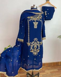 Shrara Suits, Embroidery On Suits, Zari Work Suit, Embroided Suits, Ladies Suits Indian, Matching Suits, Indian Suits For Women, Velvet Suit Design