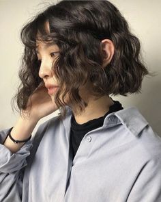 Short Hair Styles Korea Wavy, Curly Asian Hair, Bob Perm, Academia Hairstyle, Short Natural Curly Hair, Asian Short Hair, Hair Inspiration Short, Shot Hair Styles, Short Wavy Hair