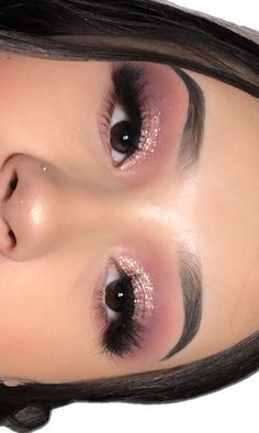 Rose Gold Makeup Looks, Sweet 16 Makeup, Light Pink Eyeshadow, White Eye Makeup, Quinceanera Makeup, Quinceanera Pink, Birthday Makeup Looks, Pink Eyeshadow Look, Gold Makeup Looks